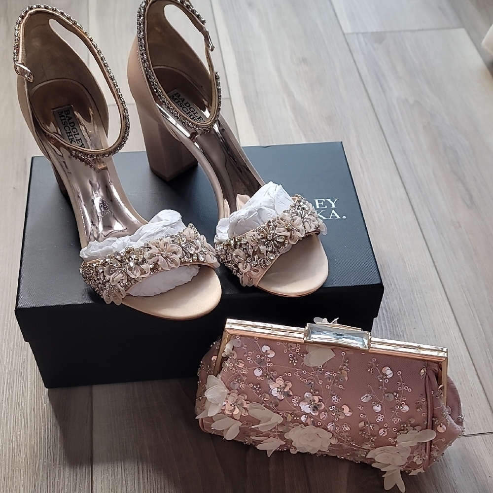 Badgley Mischka Gold Crystal Embellished Heels - Picture 7 of 7
